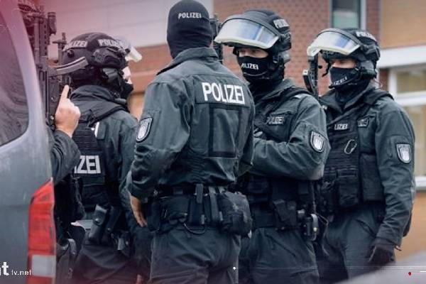 புலம்பெயர்ந்தோர் தொடர்பில் அதிகரிக்கும் அழுத்தம்... குற்றவாளி ஒருவரை நாடு கடத்திய ஜேர்மனி | Germany Deports Criminal To Syria