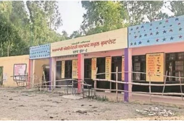 அனைத்து வசதிகள் இருந்தும் மாணவர்கள் இல்லாத அரசு பள்ளி!