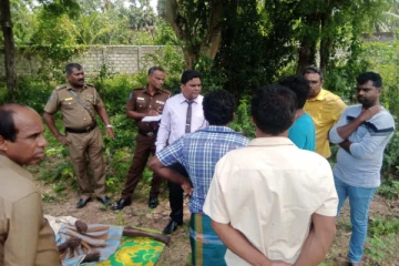 தூக்கில் தொங்கிய குடும்பஸ்தரின் சடலம் உறவினர்களிடம் கையளிப்பு(Photo)