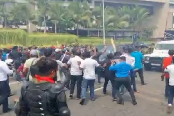 காலி முகத்திடலில் பதற்றம் - ஆபத்தான நிலையில் நால்வர்! - ஐபிசி தமிழ்