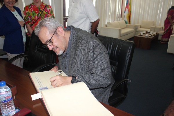 பொருளாதார நெருக்கடியிலிருந்து மெல்ல மீழும் இலங்கையை பாராட்டிய உலக வங்கி | Srilanka Relese From Economic Crisis World Bank