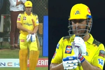 சிங்க நடை போட்டு சிகரத்தில் ஏறு., அரங்கம் அதிரும் தோனி என்ட்ரி வீடியோ