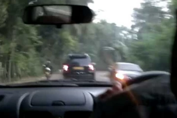 கடும் சீற்றமடைந்த மக்கள்! அமைச்சரை தாக்க முயற்சித்ததால் பரபரப்பு