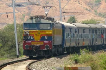 பயணிகளுக்கு மூன்று வேளையும் இலவசமாக உணவு வழங்கும் ஒரே ரயில்.., எது தெரியுமா?