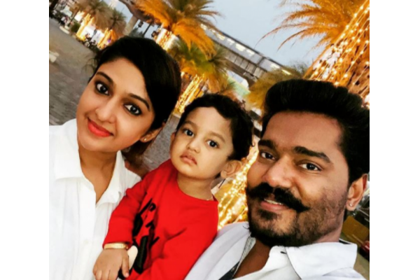 காவலன் படத்தில் அசினுக்கே விபூதி அடித்த தோழி இப்போ எப்படி இருக்கிறார் தெரியுமா? இவ்வளவு பெரிய மகனா? தீயாய் பரவும் புகைப்படம் | Friend Asin Movie Kavalan Son Spreading Photo