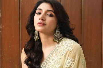 நடிகை மிர்ணாவின் டிரான்ஸ்பெரண்ட் சேலையில் எடுத்த புகைப்படங்கள்..