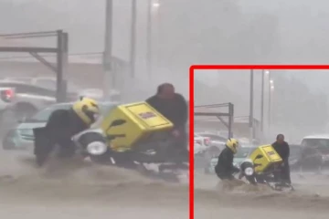 சவுதியில் பெய்த கடும் மழையால் வெள்ளக்காடாக மாறிய முக்கிய நகரங்கள்!