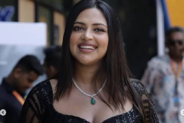 பழைய கிளாமர் ஃபார்ம்க்கு வந்த நடிகை அமலா பால்!! அட்டகாசமான புகைப்படம்..