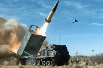 அமெரிக்க ஏவுகணைகள் மூலம் ரஷ்யாவுக்குள் தாக்குதல் நடத்த யுக்ரேனுக்கு பைடன் அனுமதி