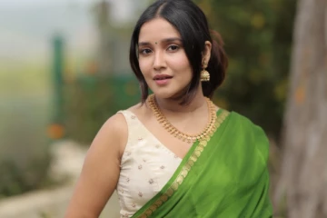 நடிகை அனிகா சுரேந்திரன் ஊட்டி குளிரில் அழகிய போஸ்