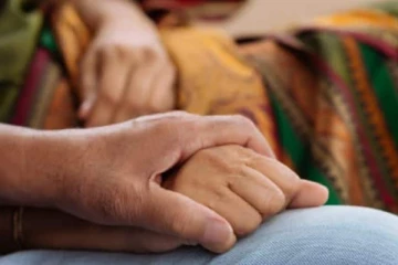 பாலியல் தொழிலில் 17 வயது மனைவி - தலையை வெட்டி தெருவில் நடந்த கொடூரம்!