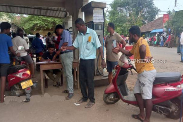 யாழ்.சித்தங்கேணியில் QR குறியீட்டு முறையில் எரிபொருள் விநியோகம்! | Fuel Delivery By Qr Code In Sithankerny Jaffna