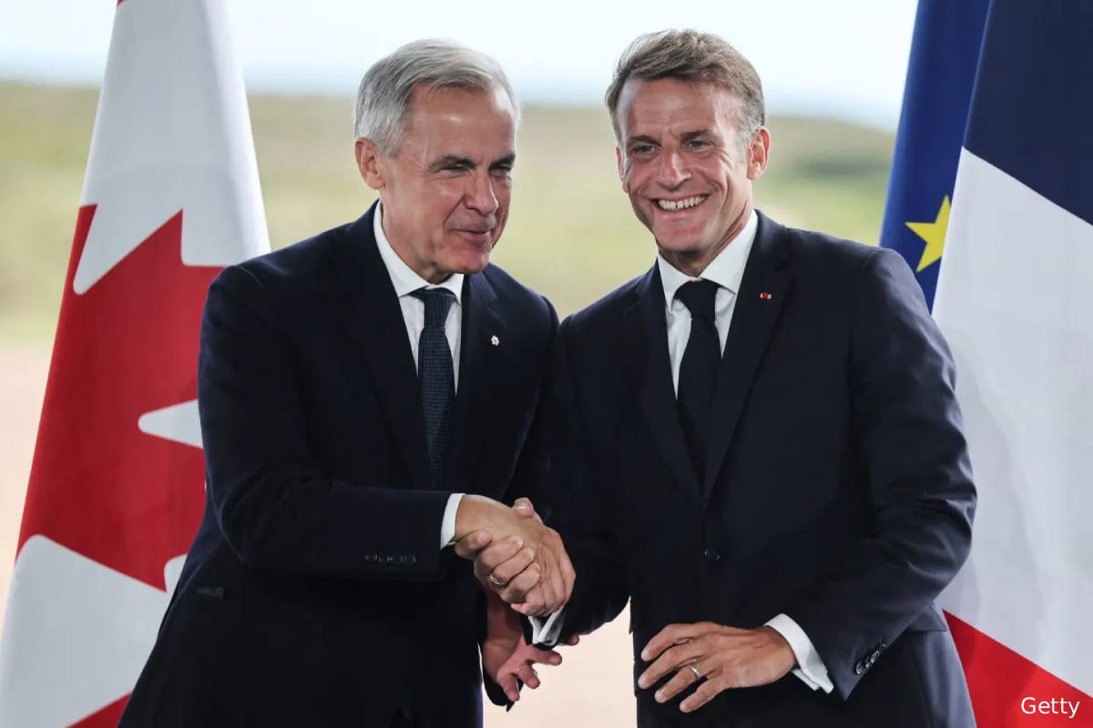 பிரான்சுக்குள்ளும் மூக்கை நுழைக்கும் ட்ரம்ப்: மேக்ரான் பதிலடி | Macron And Carney Meet In French Territory பிரான்சுக்குள்ளும் மூக்கை நுழைக்கும் ட்ரம்ப்: மேக்ரான் பதிலடி | Macron And Carney Meet In French Territory