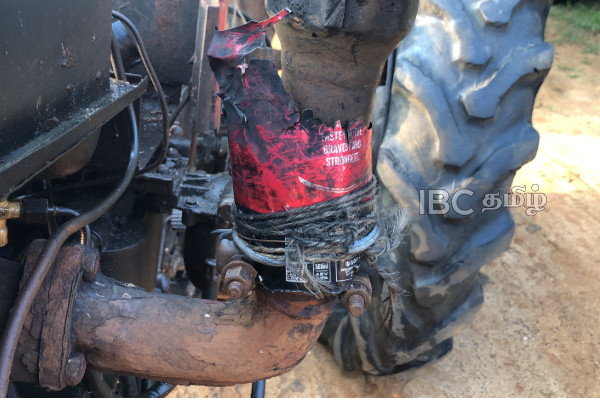 உழவு இயந்திரம் மீது அதிரடிப்படையினரின் துப்பாக்கிச் சூடு | Stf Opens Fire Plows Carrying Illegal Sand Mining