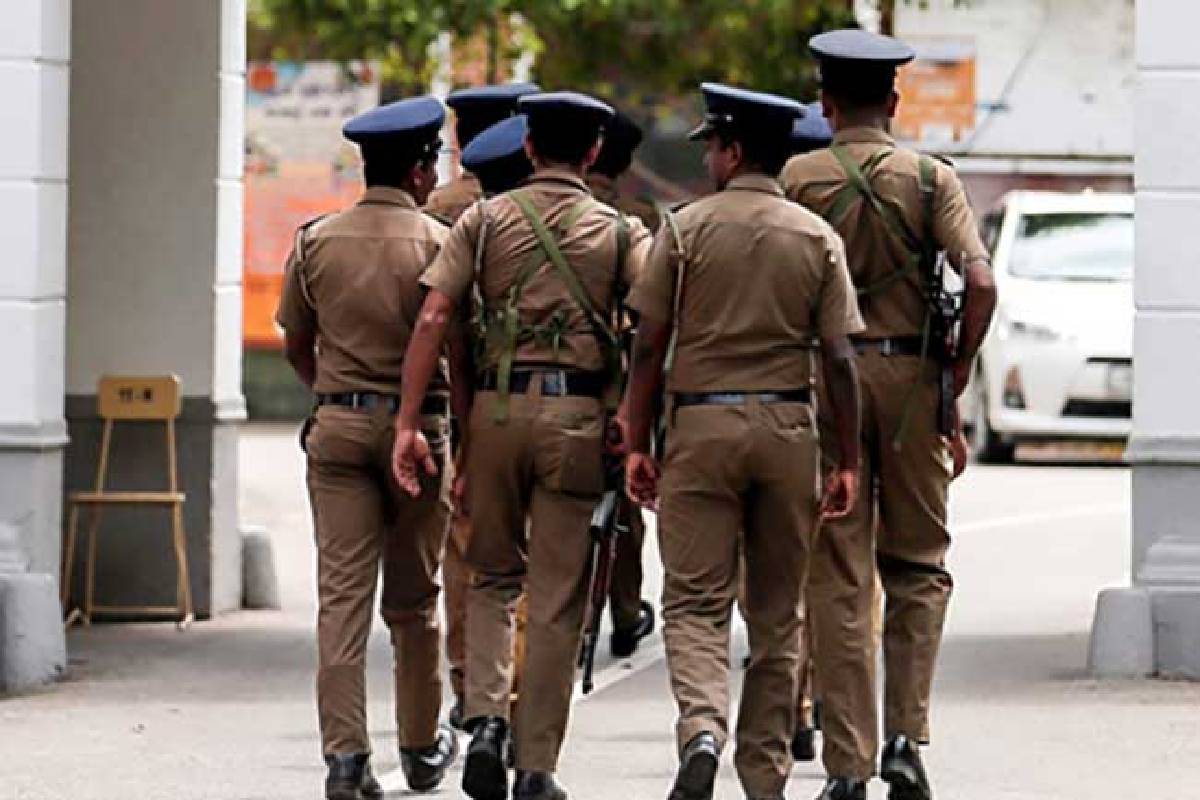 சட்டவிரோதமாக இயங்கி வந்த விடுதி முற்றுகை..! விசாரணையில் வெளிவந்த அதிர்ச்சி தகவல்.. | Massage Parlor Raided 05 People Arrested சட்டவிரோதமாக இயங்கி வந்த விடுதி முற்றுகை..! விசாரணையில் வெளிவந்த அதிர்ச்சி தகவல்.. | Massage Parlor Raided 05 People Arrested