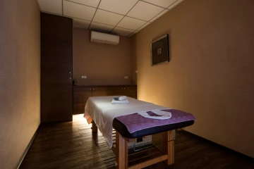 மசாஜ் நிலையத்தில் இரகசிய கமராக்கள்; வசமாக சிக்கிய பெண்கள்