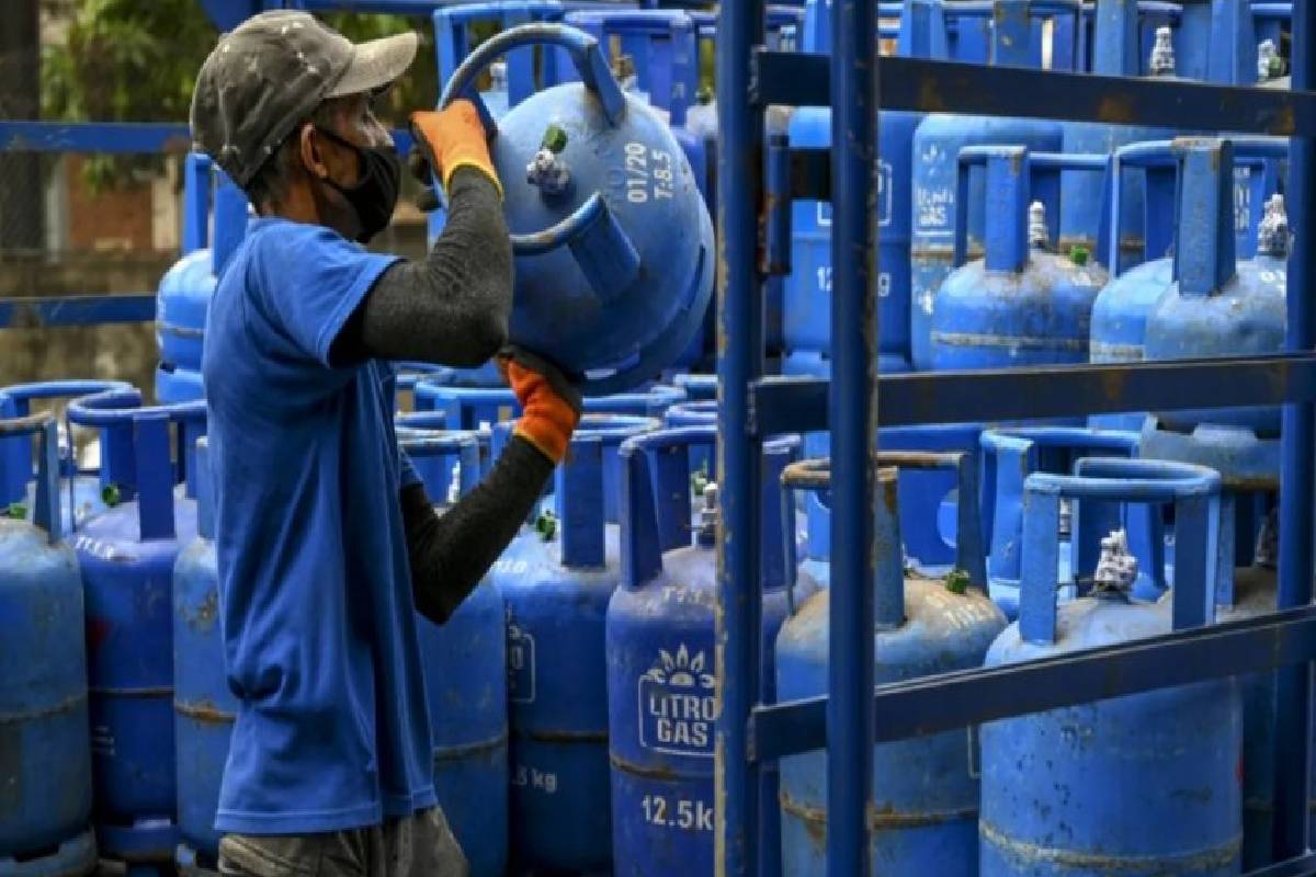 நள்ளிரவு முதல் அமுலுக்கு வரும் வகையில் எரிவாயு விலை அதிகரிப்பு | Gas Prices Rise Again Effective Midnight Tonight