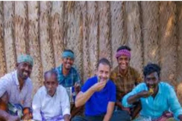 நானும் உங்களோடு உணவு சமைக்கிறேன் - கிராமத்தினருடன் இணைந்து காளான் பிரியாணி செய்த ராகுல் காந்தி!