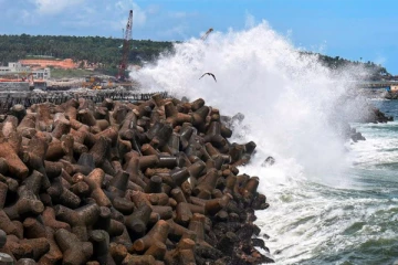 எச்சரிக்கை: கரையை கடக்கும் பைபர்ஜாய் புயல் - 50 ஆயிரம் பேர் வெளியேற்றம்!