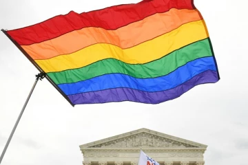 මෙරට සමලිංගික සබඳතා නීතිගත කිරීම ගැන ශ්‍රේෂ්ඨාධිකරණයෙන් ලැබුණු නියෝගය මෙන්න.