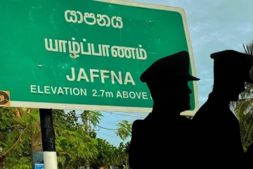 யாழில் இலஞ்சம் பெற்று மது அருந்தும் பொலிஸ் புலனாய்வாளர்கள்; குடித்து விட்டு கூத்தடிப்பு