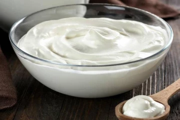 இரவு நேரத்தில் இந்த உணவுகளை தப்பி தவறிக்கூட சாப்பிடாதீங்க.. உயிருக்கே ஆபத்தாம்!