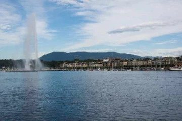 நாடுகடத்தப்பட காத்திருந்த புலம்பெயர்ந்தோர் ஒருவர் உயிரிழப்பு : சுவிஸ் நகரம் ஒன்றில் துயர சம்பவம்