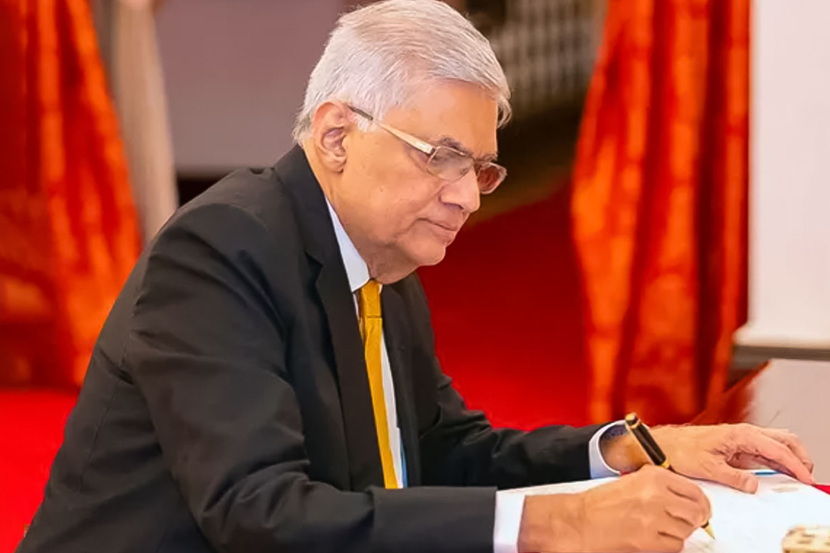 துரத்தும் சிஐடி! சிகிச்கைக்காக சிங்கப்பூரில் தஞ்சமடைந்த ரணில்.. | Ranil Taken To Singapore For Medical Care