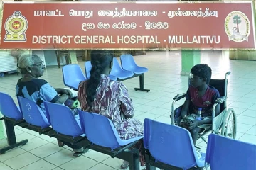 முல்லைத்தீவில் சுகாதார தொழிற்சங்க ஊழியர்கள் பணிபகிஷ்கரிப்பு: சிரமத்தில் மக்கள்