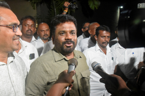 இலங்கையின் சக்திவாய்ந்த அரசியல் குடும்பத்தின் பிரபல பெண்மணி கைதாகலாம்.. | Powerful Woman To Be Arrested Tomorrow