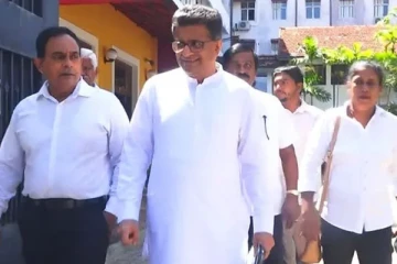 எம்.பிக்களின் சம்பளம் குறித்து இலஞ்ச ஒழிப்பு ஆணைக்குழுவில் கம்மன்பில முறைப்பாடு