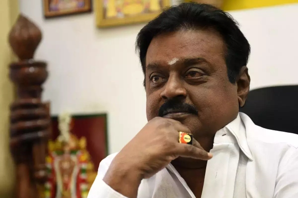 விஜயகாந்தை பிறந்தநாளில் நேரில் சந்தித்த முன்னணி நடிகர்! அடையாளம் கண்டுகொண்டாரா?