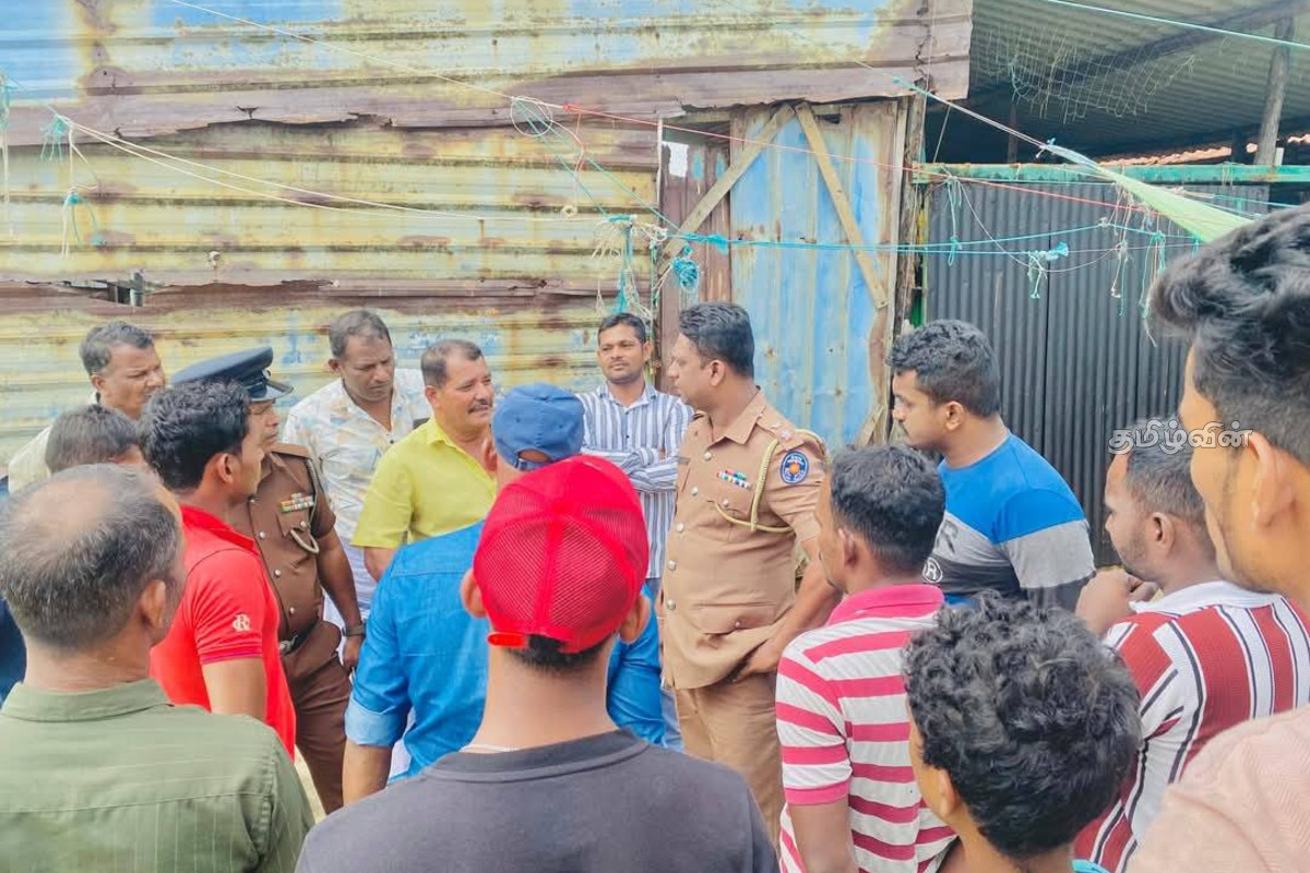 சாய்ந்தமருதில் வீதிக்கிறங்கிய கடற்றொழிலாளர்கள்.. விடுக்கப்பட்டுள்ள கடும் எச்சரிக்கை! | Sainthamaruthu Fishermen Engage In Protest