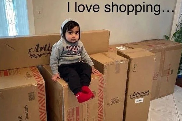 நடக்கவே தெரியாத ஒன்றரை வயசு குழந்தை ஆன்லைனில் ரூ.1.4 லட்சத்திற்கு ஆர்டர் செய்த பொருள் என்ன தெரியுமா? | Baby Accidentally Orders Furniture Worth Rs 1 4 L