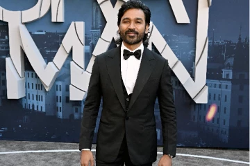 மாஸ்ஸாக ஹாலிவுட்டில் தனுஷ் நடித்துள்ள The Gray Man படத்திற்காக, அவர் வாங்கிய சம்பளம் இவ்வளவு தெரியுமா?