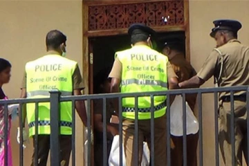 களுத்துறையில் 2 பிள்ளைகளின் தாயொருவர் கழுத்தறுக்கப்பட்டு படுகொலை