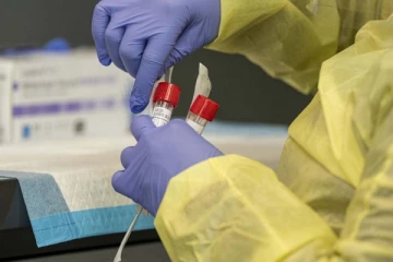 இலங்கையில் ஒமிக்ரோன் வைரஸை பரப்பிய பெண்ணுக்கு அபராதம்