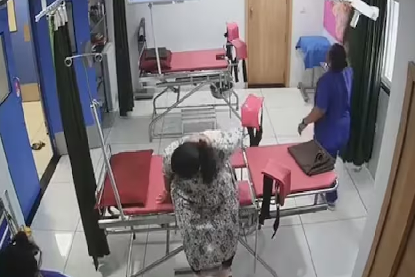 வைத்தியசாலையில் பெண்கள், கர்ப்பிணிகளின் அந்தரங்கமான காட்சிகள் வெளியானதால் பரபரப்பு | 50000 Intimate Videos Stolen Gujarat Hospital Cctv வைத்தியசாலையில் பெண்கள், கர்ப்பிணிகளின் அந்தரங்கமான காட்சிகள் வெளியானதால் பரபரப்பு | 50000 Intimate Videos Stolen Gujarat Hospital Cctv