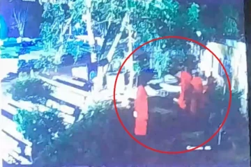 බීමත් විහාරාධිපති හා භික්‍ෂූ පිරිසක් ආරක්ෂක නිලධාරියෙකුට පහර දුන් හැටි මෙන්න..