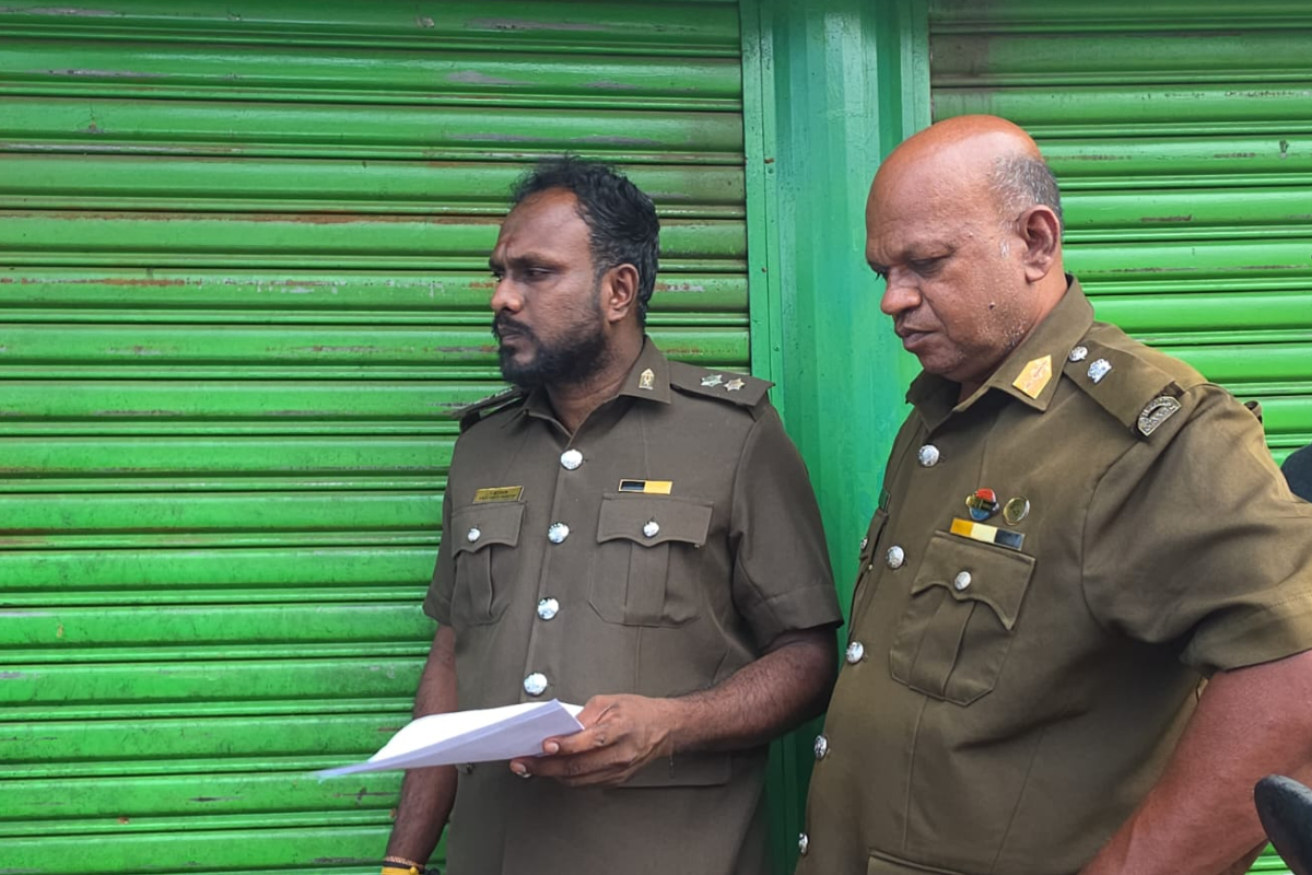 மட்டக்களப்பு நகரில் சுகாதாரம் இல்லாத உணவகம் ஒன்றுக்கு எதிராக அபராதம் விதிப்பு! | 50 000 Rupees Fine Unhygienic Restaurant In Batti