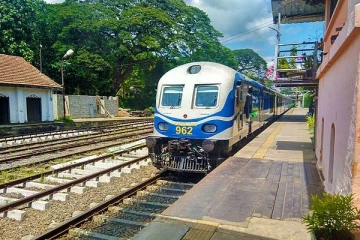 இரண்டு இன்ஜின்களில் இயந்திர கோளாறு: தாமதமாக வந்த யாழ்.தேவி!