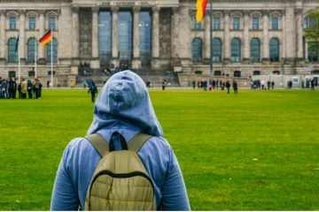 ஜெர்மனியில் நண்பர்களுடன் சென்ற இலங்கை மாணவர் மாயம்