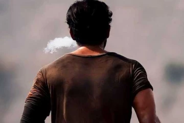 தொடர்ந்து 6 படங்கள், ரூ. 900 கோடி சம்பளம் வாங்கும் பிரபல நடிகர்... எப்பா, யாரு அது?