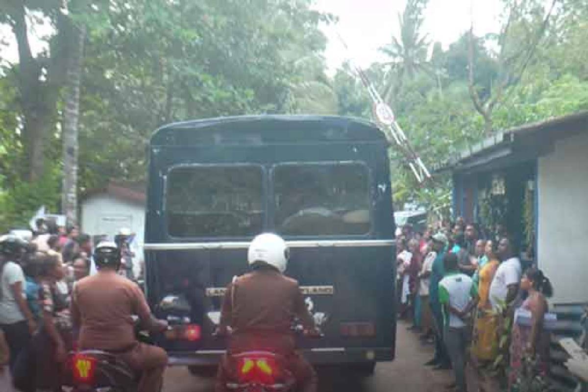 மஹர சிறையில் காயமடைந்த கைதிகளின் எண்ணிக்கை அதிகரிப்பு : கைதிகளை பார்வையிடவும் அனுமதி இல்லை | Inmates Hospitalized In Mahara Prison Rises மஹர சிறையில் காயமடைந்த கைதிகளின் எண்ணிக்கை அதிகரிப்பு : கைதிகளை பார்வையிடவும் அனுமதி இல்லை | Inmates Hospitalized In Mahara Prison Rises