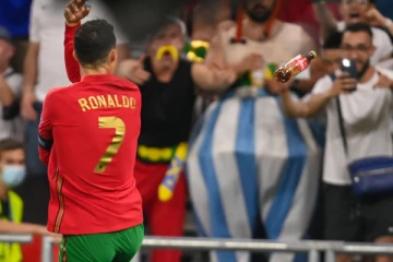 ரொனால்டோ மீது கோகோ கோலா பாட்டில் வீச்சு... பிரான்ஸ்-போர்ச்சுகல் போட்டியில் நடந்த பரபரப்பு சம்பவம்