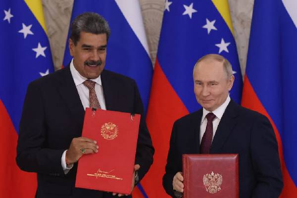 ட்ரம்பின் போர் அச்சுறுத்தல் ஒரு பக்கம்... வெனிசுலாவிற்கு ஆதரவை மீண்டும் உறுதிப்படுத்திய புடின் | Putin Reaffirms Support For Maduro