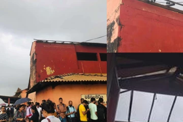 திடீரென தூக்கி வீசப்பட்ட புகையிரத கூரை