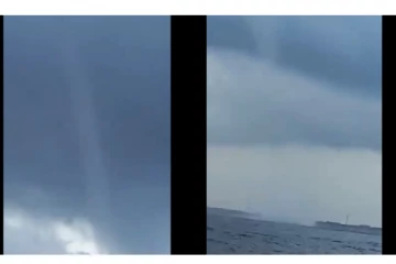 நெல்லை அருகே கடலில் மேகங்கள் நீரை உறிஞ்சிய அதிசய வீடியோ வைரல்...!