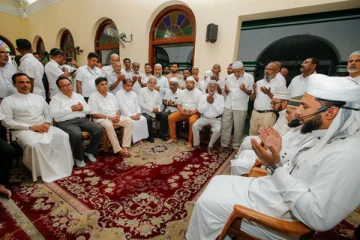 கண்டி மீரா மக்காம் பள்ளிவாசலுக்கு சென்றுள்ள சஜித்