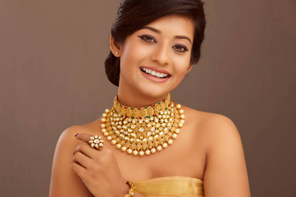 வார இறுதியில் மக்களை குக்ஷிப்படுத்திய தங்கம் விலை! | A Gold Brought Joy To The Weekend Chennai